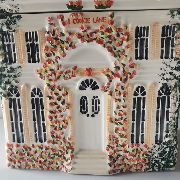 Charming House Cookie Jar with Floral Accents. - Picture 2 of 15